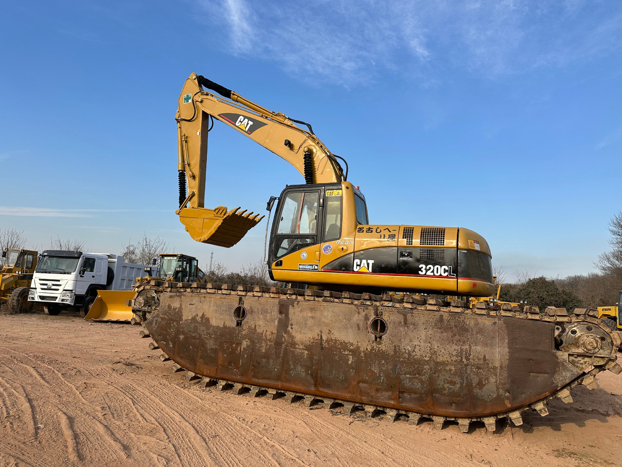 CATERPILLAR 320CL - Плаващ багер: снимка 2 CATERPILLAR 320CL - Плаващ багер: снимка 2