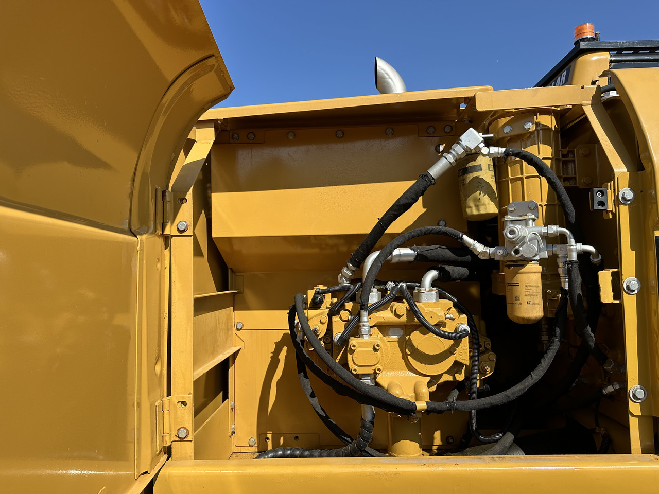 Верижен багер CATERPILLAR 320CL: снимка 10