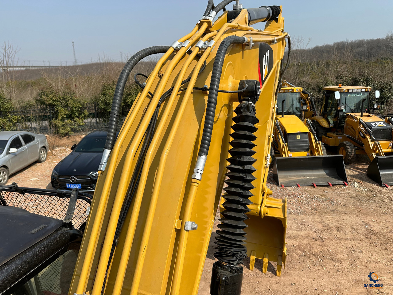 Верижен багер CATERPILLAR 320D2L: снимка 10