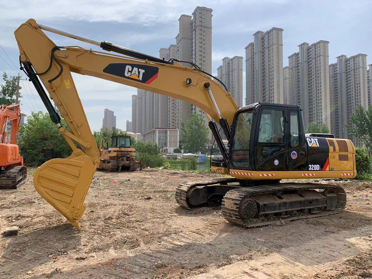 CATERPILLAR 320DL - Верижен багер: снимка 3 CATERPILLAR 320DL - Верижен багер: снимка 3