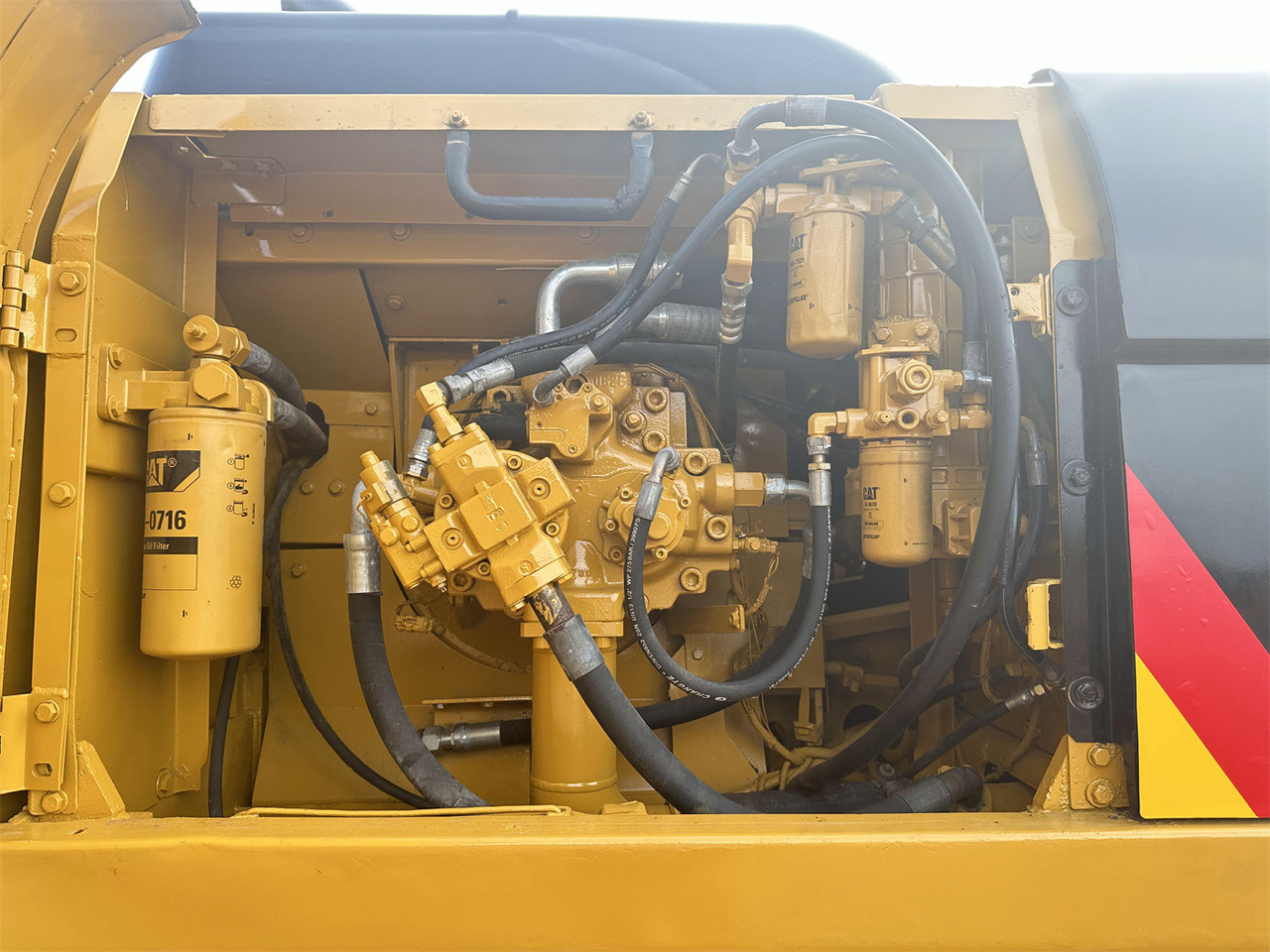Верижен багер CATERPILLAR 330D: снимка 8