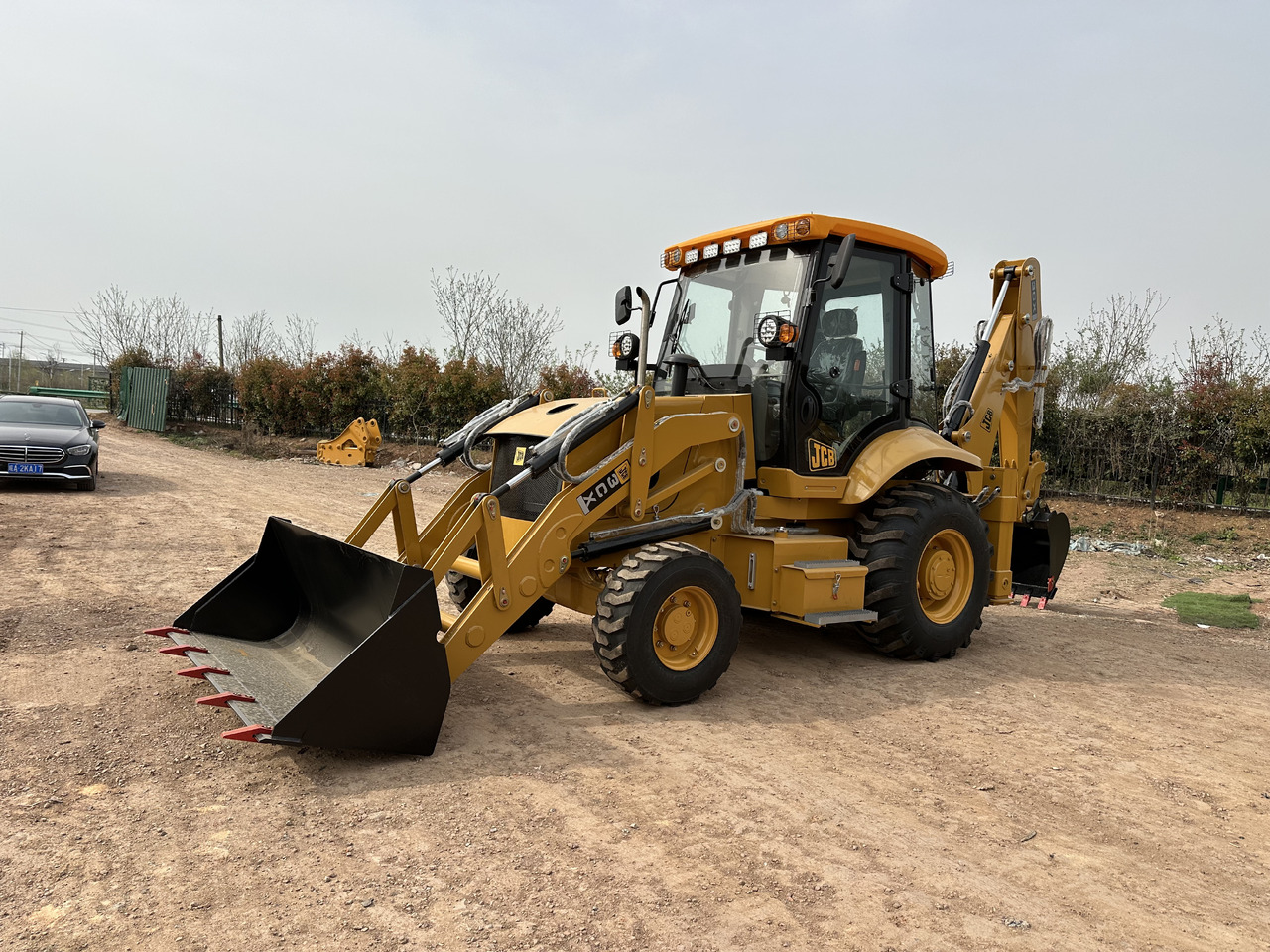 CATERPILLAR 420F2 - Багер-товарач: снимка 3 CATERPILLAR 420F2 - Багер-товарач: снимка 3