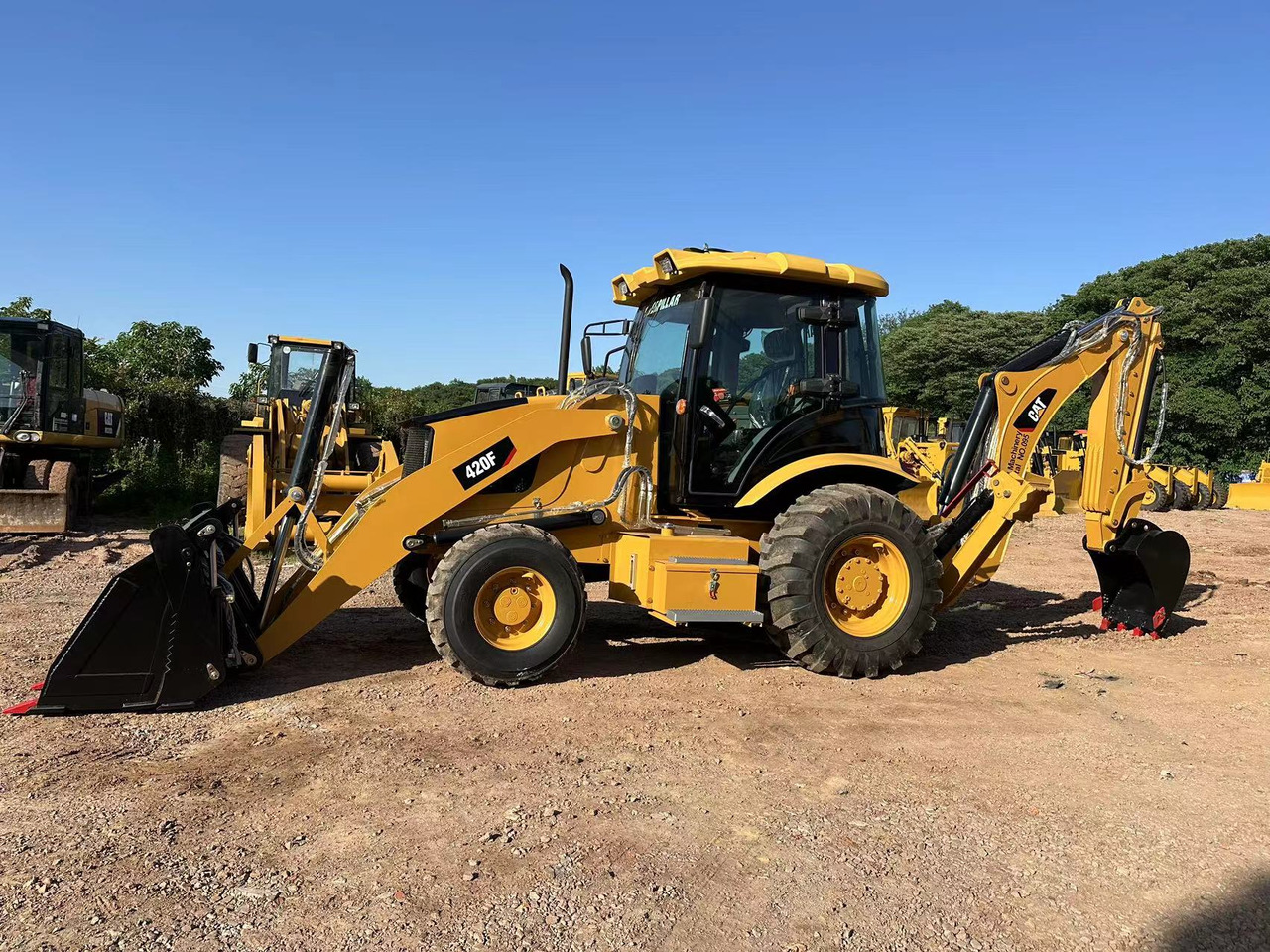 CATERPILLAR 420F2 - Багер-товарач: снимка 4 CATERPILLAR 420F2 - Багер-товарач: снимка 4