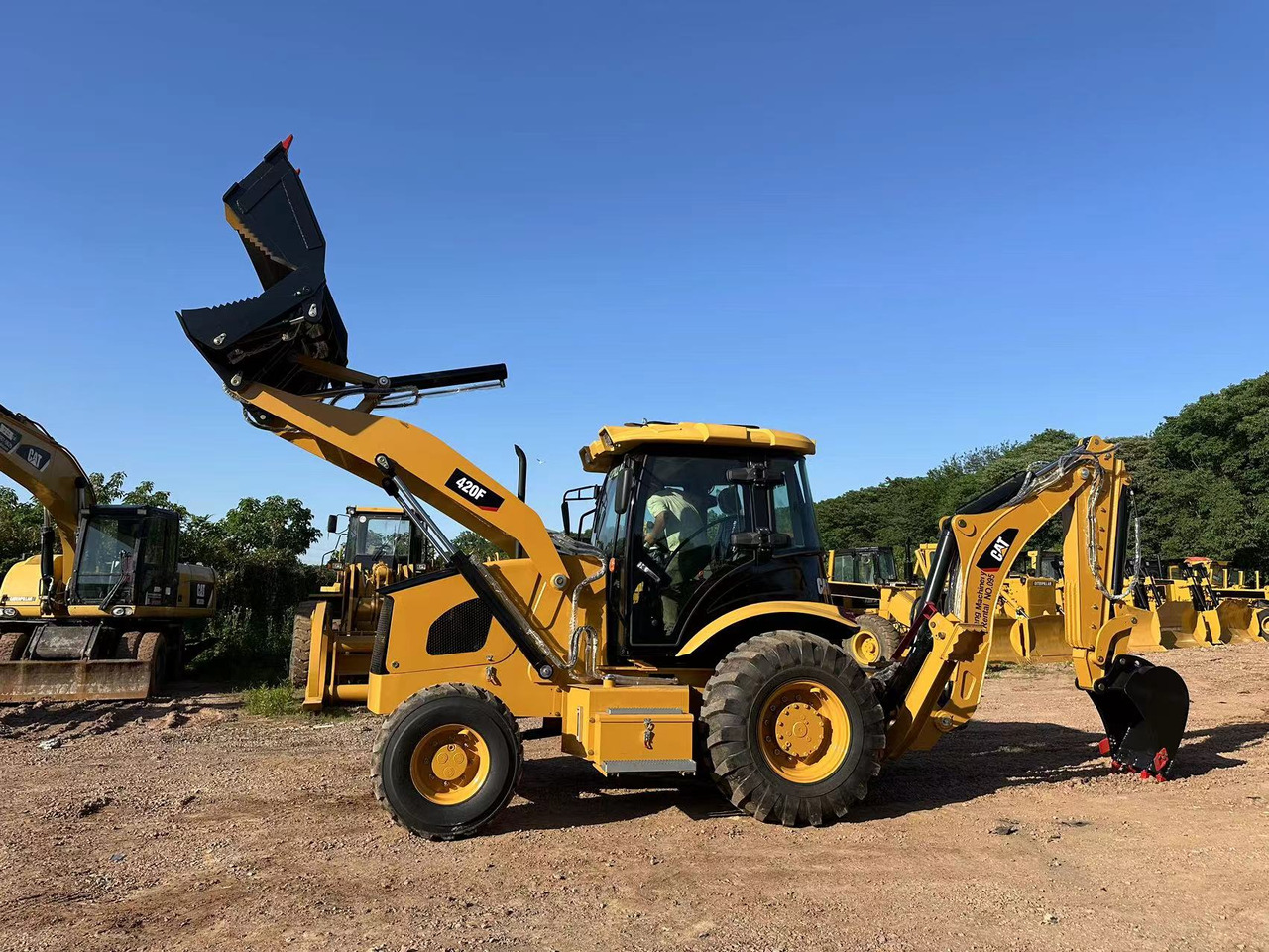 CATERPILLAR 420F2 - Багер-товарач: снимка 1 CATERPILLAR 420F2 - Багер-товарач: снимка 1