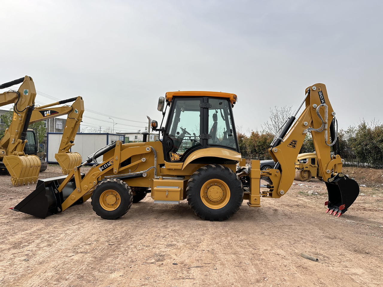 CATERPILLAR 420F2 - Багер-товарач: снимка 1 CATERPILLAR 420F2 - Багер-товарач: снимка 1