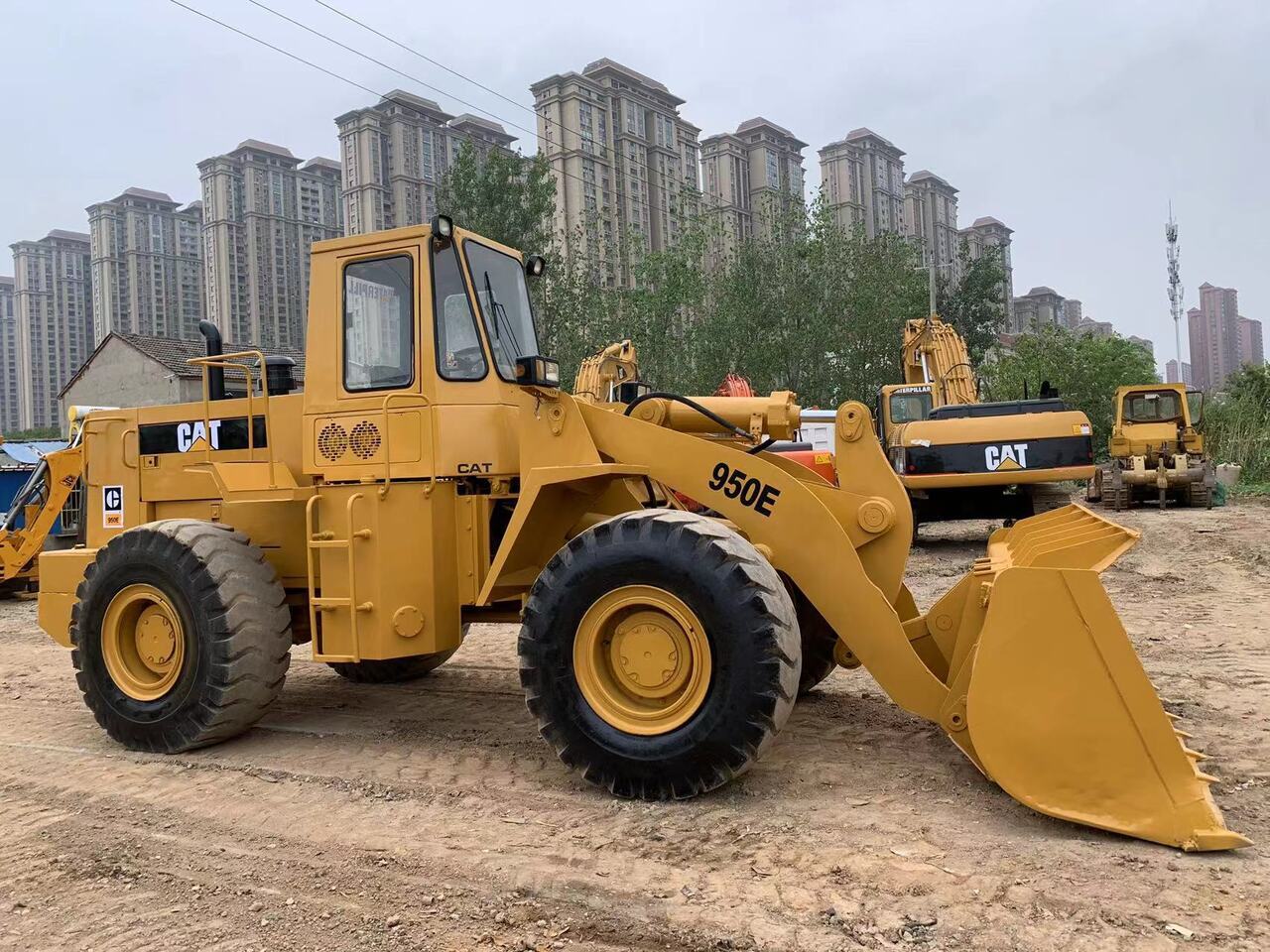 CATERPILLAR 950E - Колесен товарач: снимка 1 CATERPILLAR 950E - Колесен товарач: снимка 1