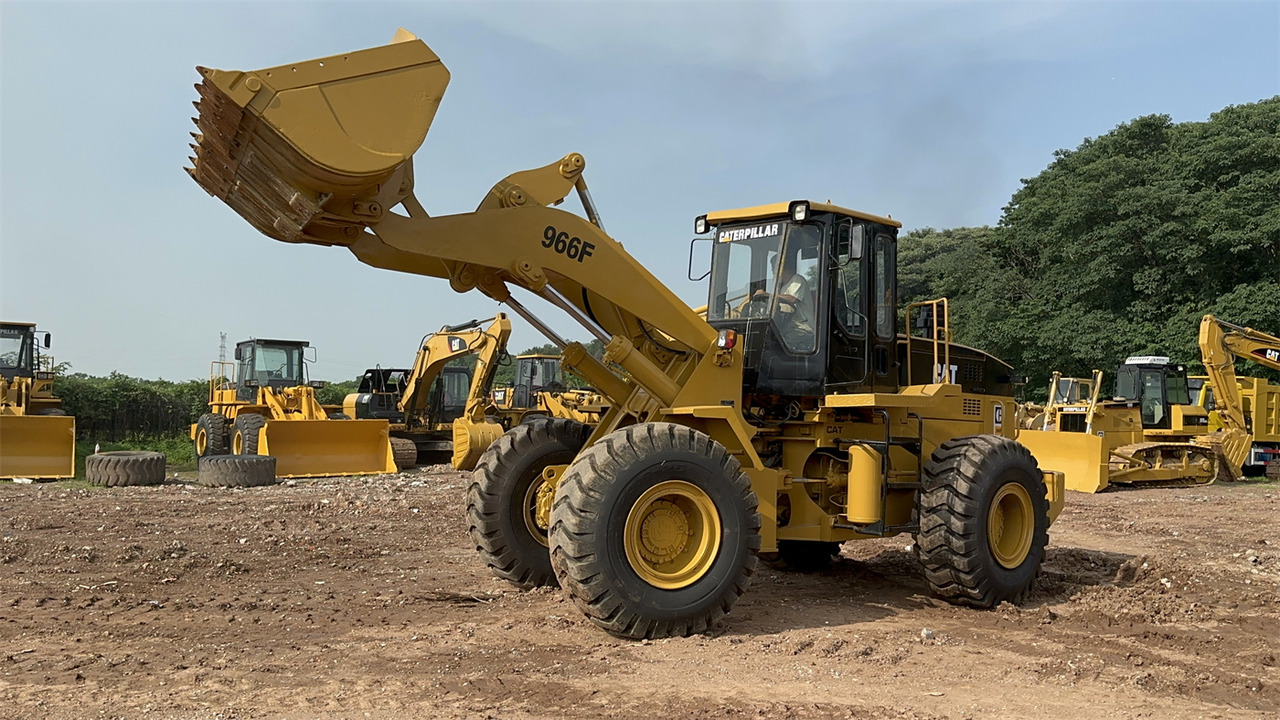 Колесен товарач CATERPILLAR 966F: снимка 10