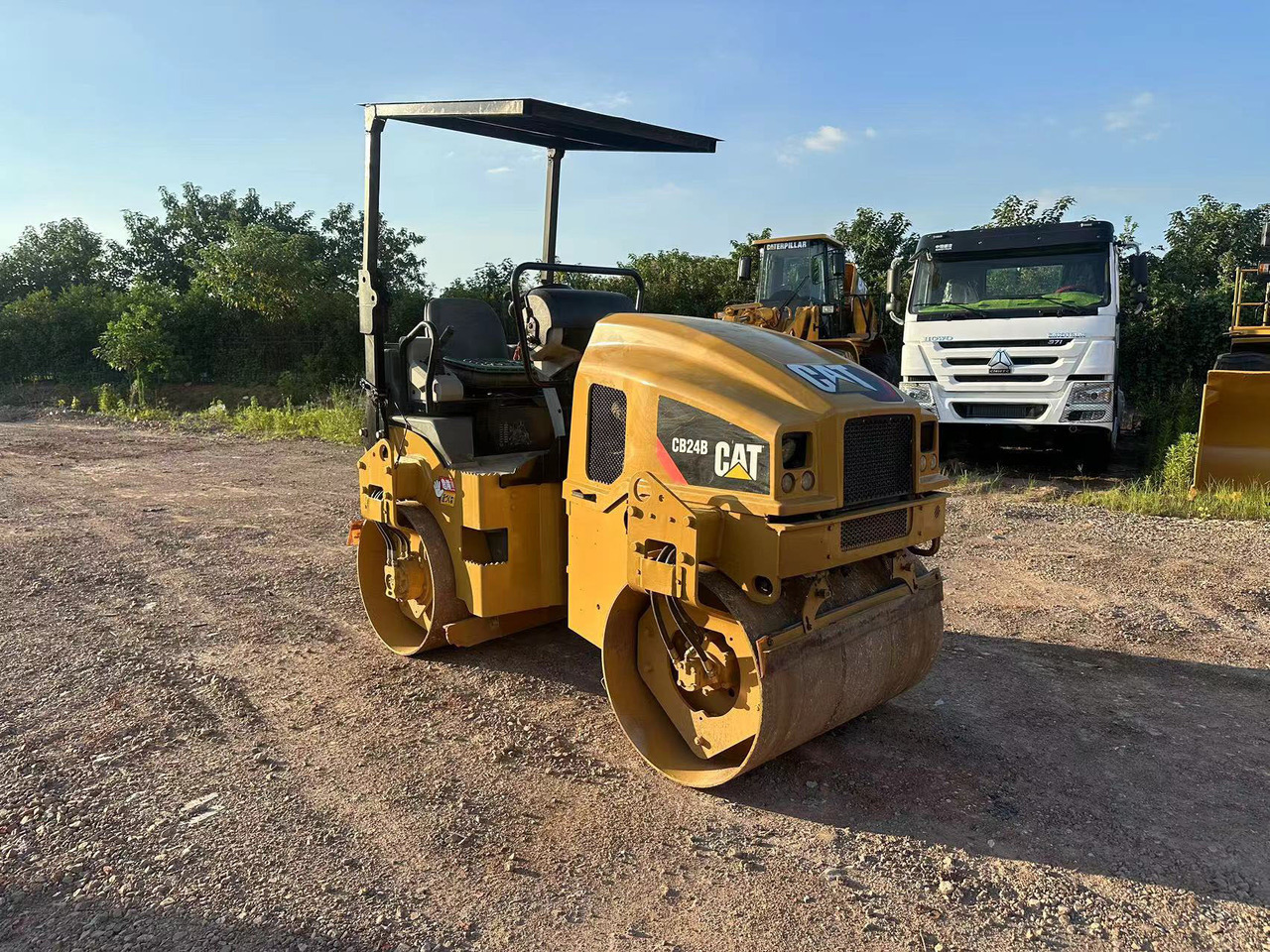 CATERPILLAR CB24B - Валяк: снимка 2 CATERPILLAR CB24B - Валяк: снимка 2