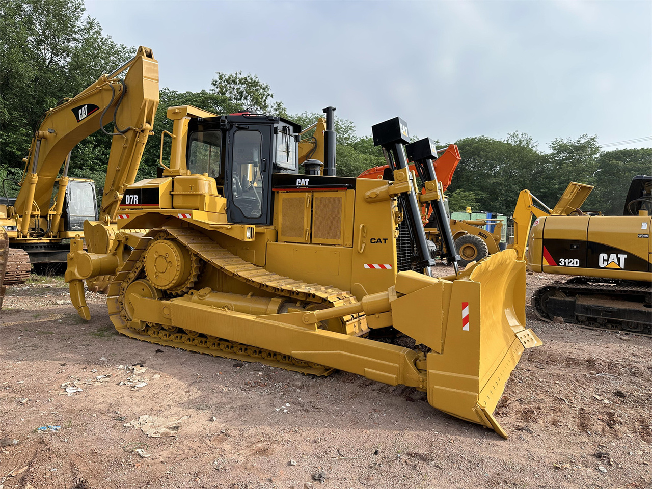 CATERPILLAR D7R - Булдозер: снимка 1 CATERPILLAR D7R - Булдозер: снимка 1