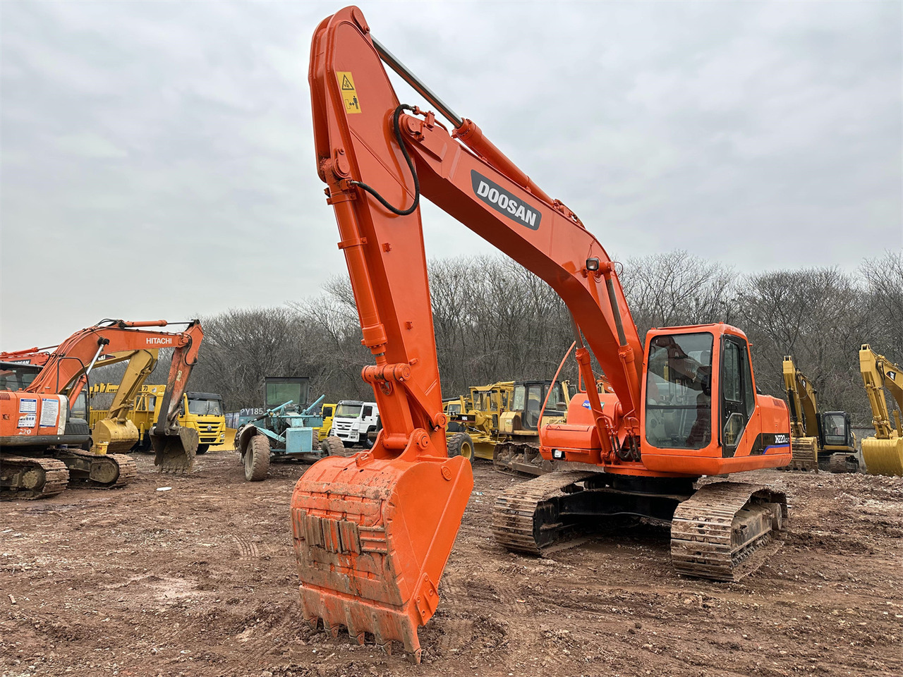 DOOSAN DH220 excavator - Верижен багер: снимка 3 DOOSAN DH220 excavator - Верижен багер: снимка 3