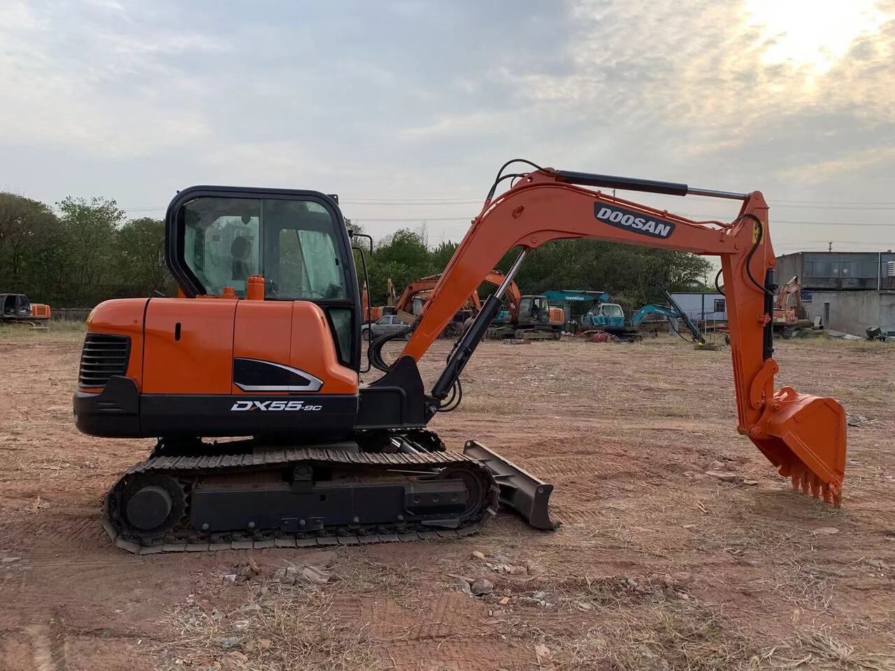 DOOSAN DX55 - Багер: снимка 4 DOOSAN DX55 - Багер: снимка 4