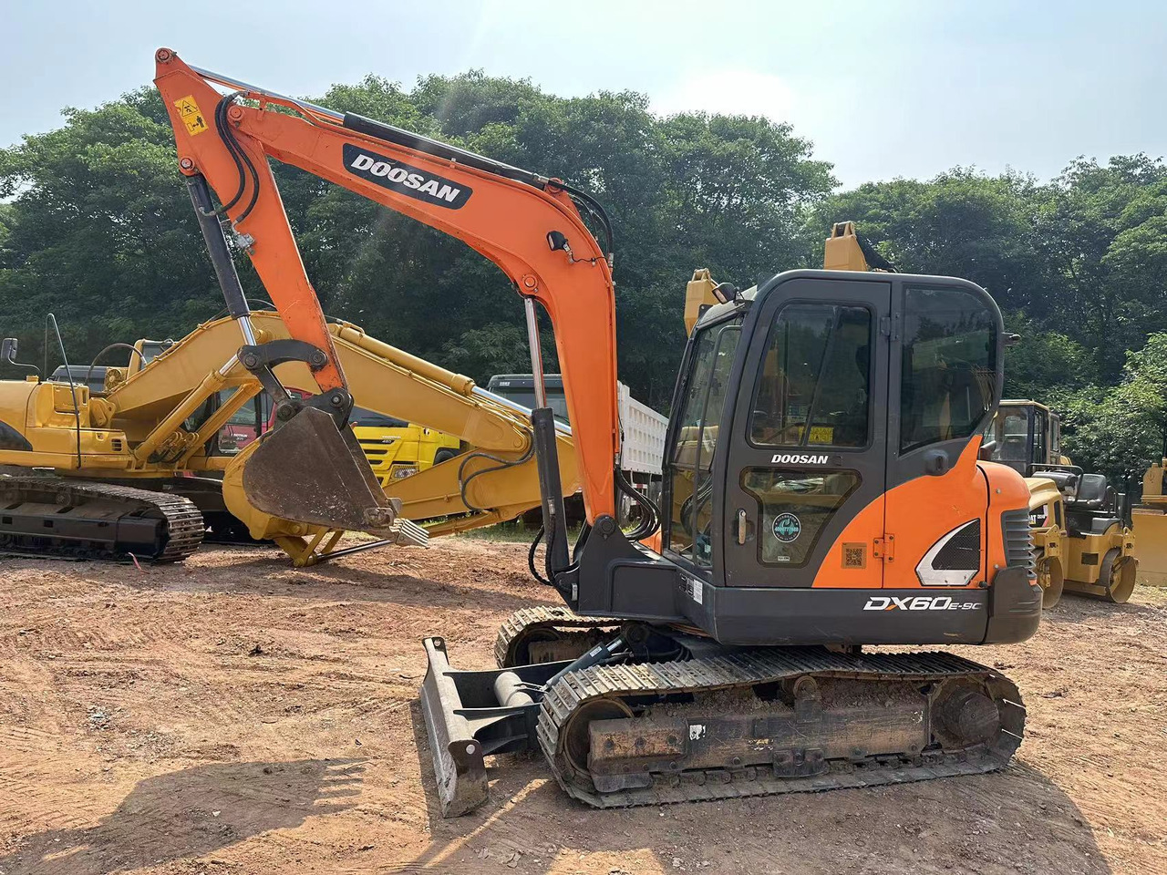 DOOSAN DX60 - Верижен багер: снимка 2 DOOSAN DX60 - Верижен багер: снимка 2