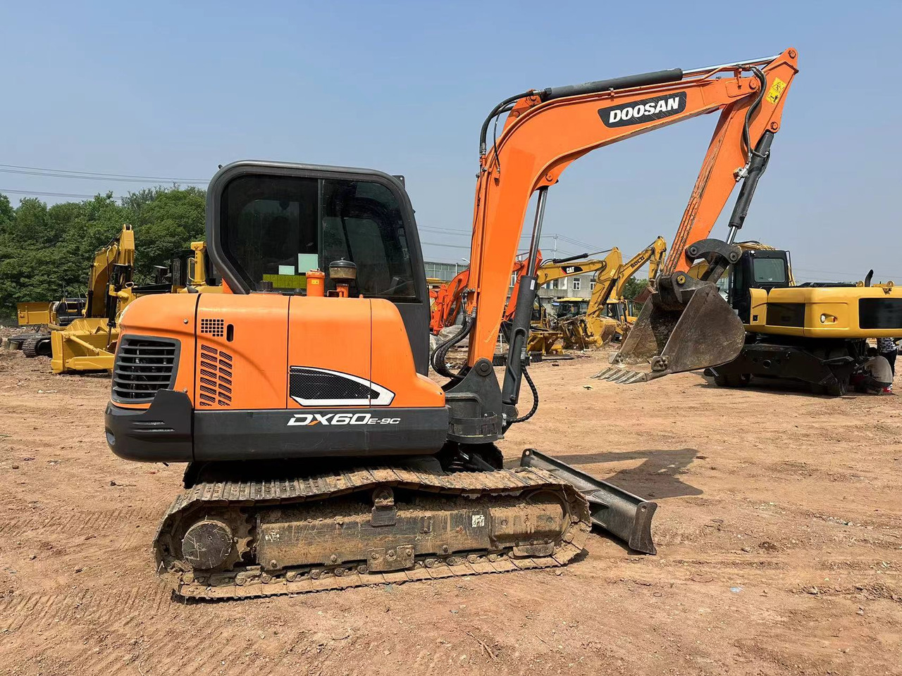DOOSAN DX60 - Мини багер: снимка 3 DOOSAN DX60 - Мини багер: снимка 3