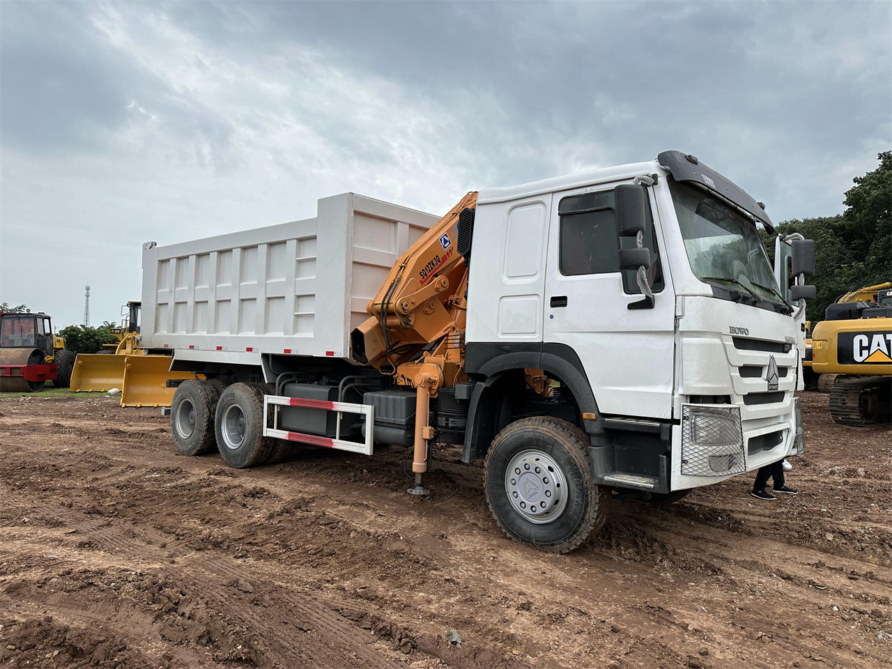 HOWO 371 Mounted Crane Dump truck - Камион с кран: снимка 4 HOWO 371 Mounted Crane Dump truck - Камион с кран: снимка 4