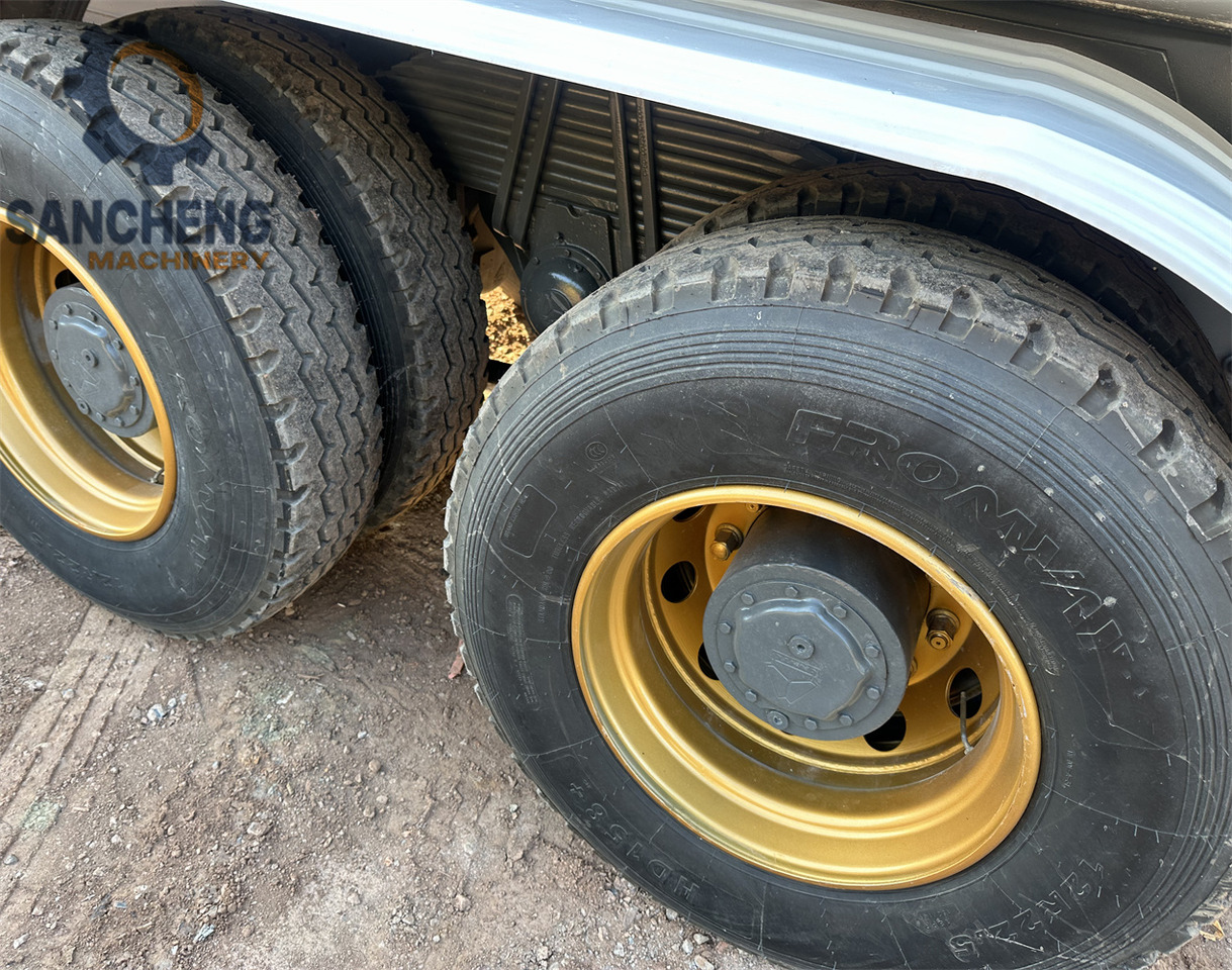 SINOTRUK HOWO 371 6x4 Water Tanker Truck - Камион цистерна: снимка 5 SINOTRUK HOWO 371 6x4 Water Tanker Truck - Камион цистерна: снимка 5