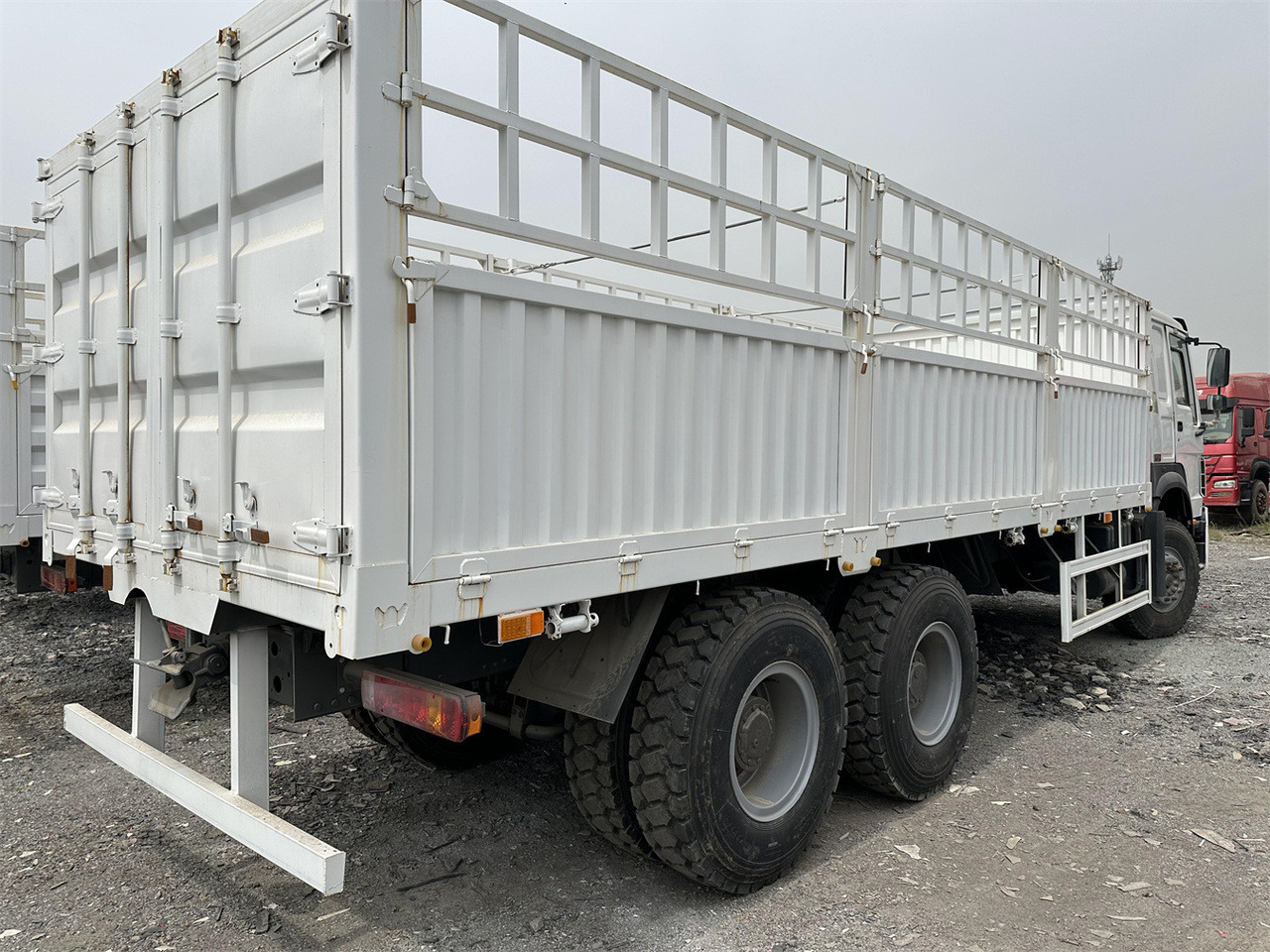 SINOTRUK HOWO 371 Cargo truck - За превоз на животни камион: снимка 5 SINOTRUK HOWO 371 Cargo truck - За превоз на животни камион: снимка 5