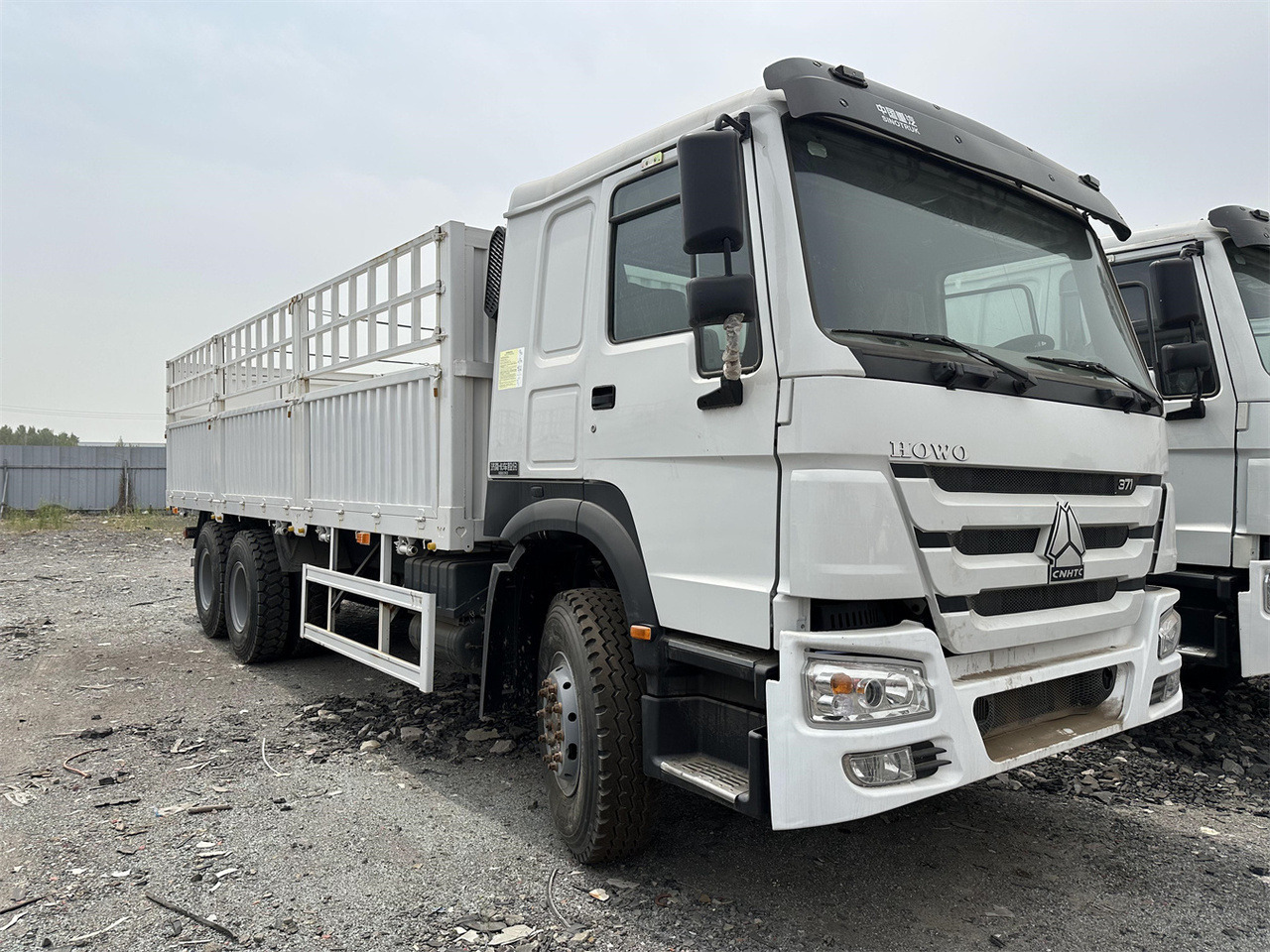 SINOTRUK HOWO 371 Cargo truck - За превоз на животни камион: снимка 2 SINOTRUK HOWO 371 Cargo truck - За превоз на животни камион: снимка 2