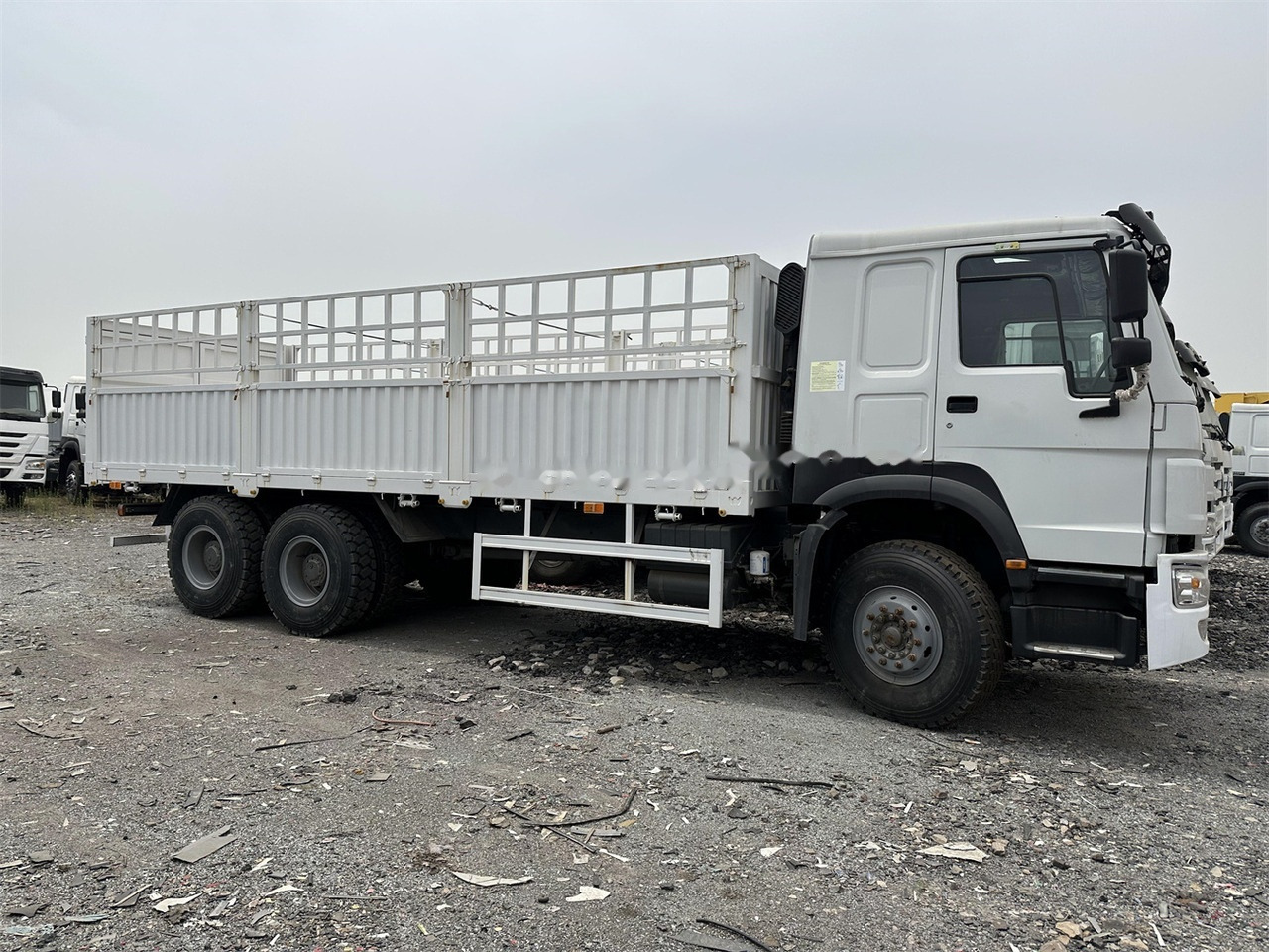SINOTRUK HOWO 371 Cargo truck - За превоз на животни камион: снимка 2 SINOTRUK HOWO 371 Cargo truck - За превоз на животни камион: снимка 2