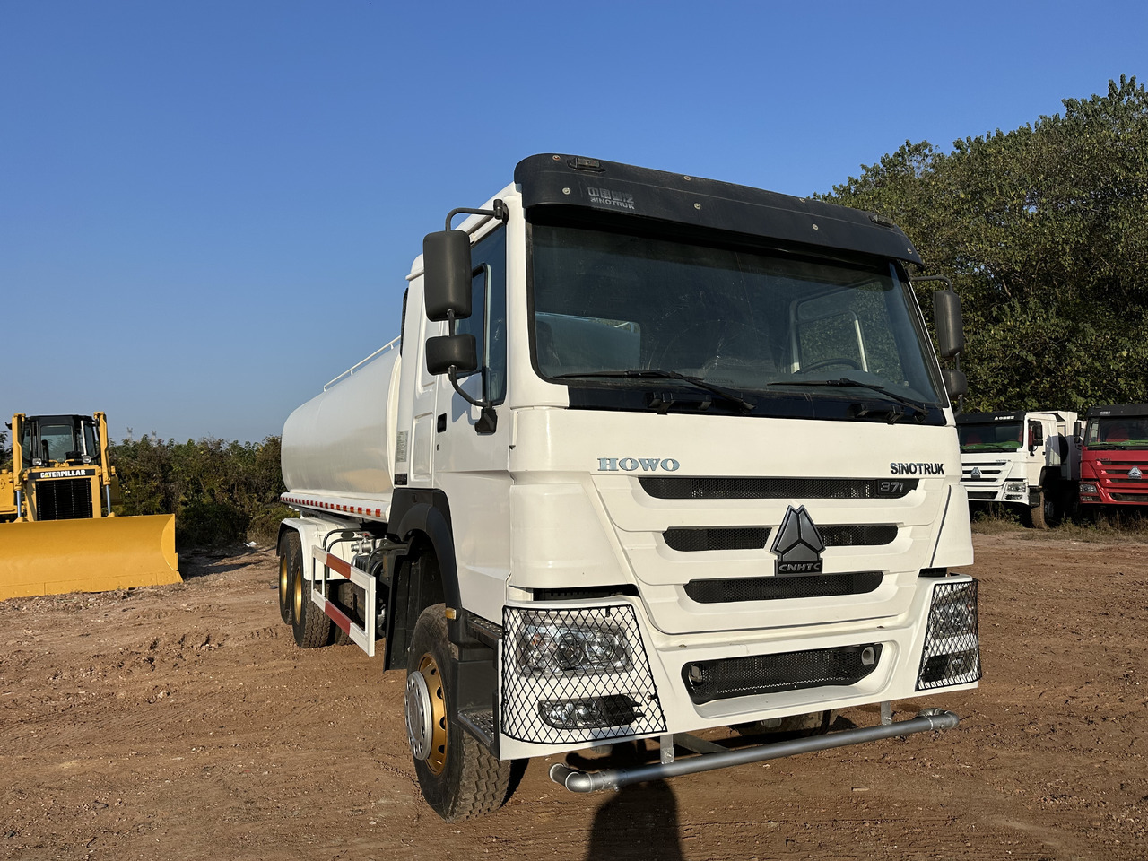 SINOTRUK HOWO 371 Water Tanker Truck - Камион цистерна: снимка 2 SINOTRUK HOWO 371 Water Tanker Truck - Камион цистерна: снимка 2