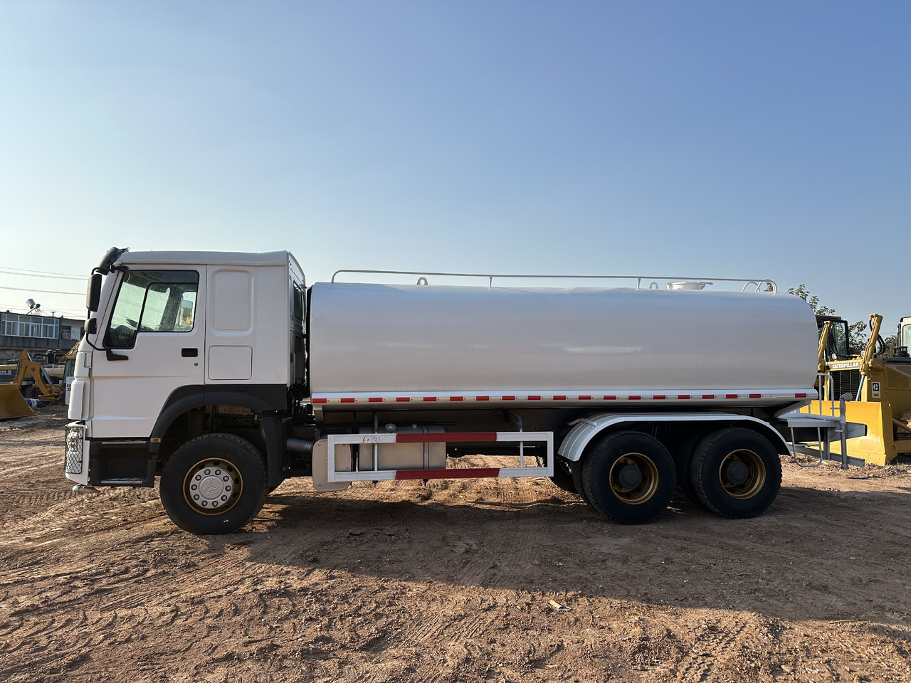 SINOTRUK HOWO 371 Water Tanker Truck - Камион цистерна: снимка 5 SINOTRUK HOWO 371 Water Tanker Truck - Камион цистерна: снимка 5
