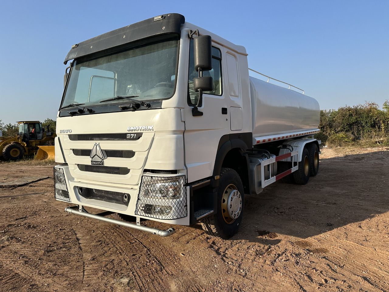 SINOTRUK HOWO 371 Water Tanker Truck - Камион цистерна: снимка 2 SINOTRUK HOWO 371 Water Tanker Truck - Камион цистерна: снимка 2