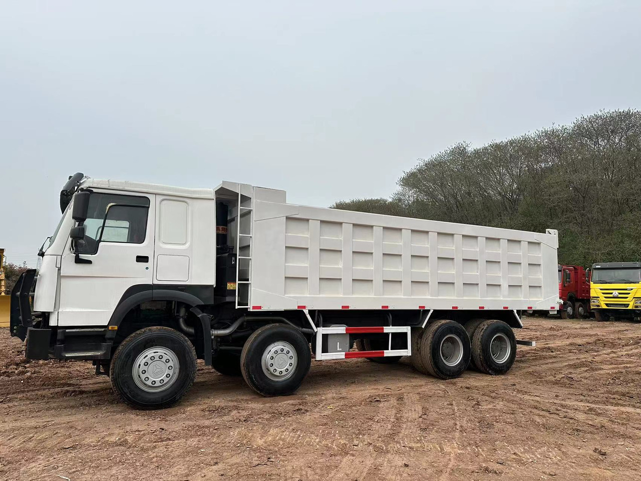 SINOTRUK HOWO 371 with Bumper - Самосвал камион: снимка 4 SINOTRUK HOWO 371 with Bumper - Самосвал камион: снимка 4
