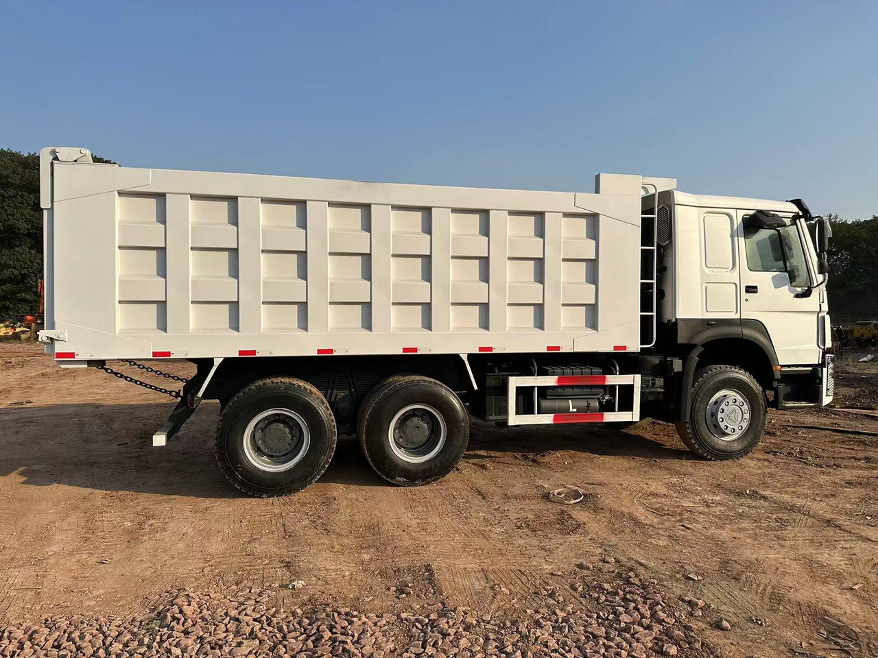 SINOTRUK HOWO 371hp 6x4 - Самосвал камион: снимка 5 SINOTRUK HOWO 371hp 6x4 - Самосвал камион: снимка 5