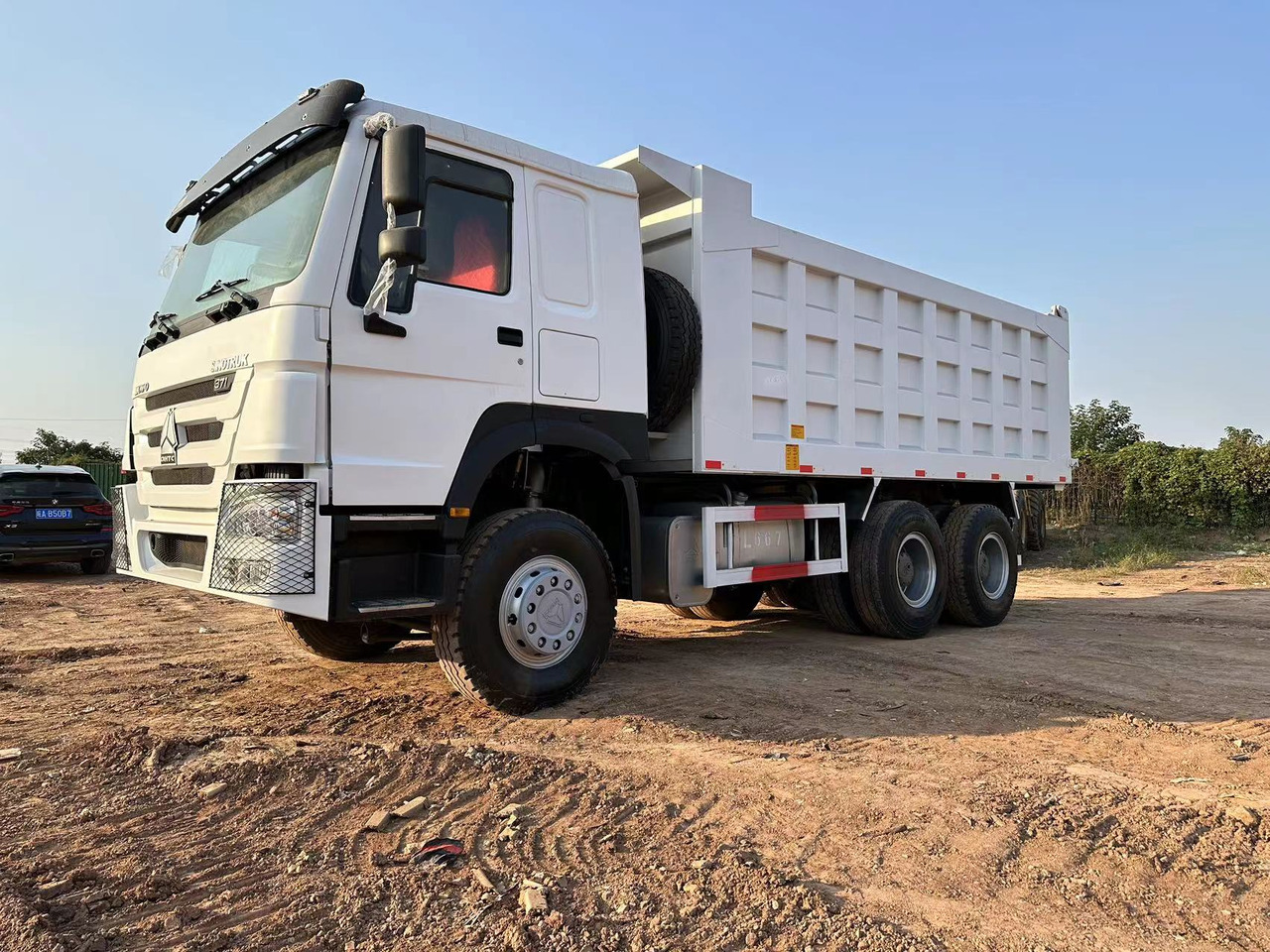 SINOTRUK HOWO 371hp 6x4 - Самосвал камион: снимка 3 SINOTRUK HOWO 371hp 6x4 - Самосвал камион: снимка 3