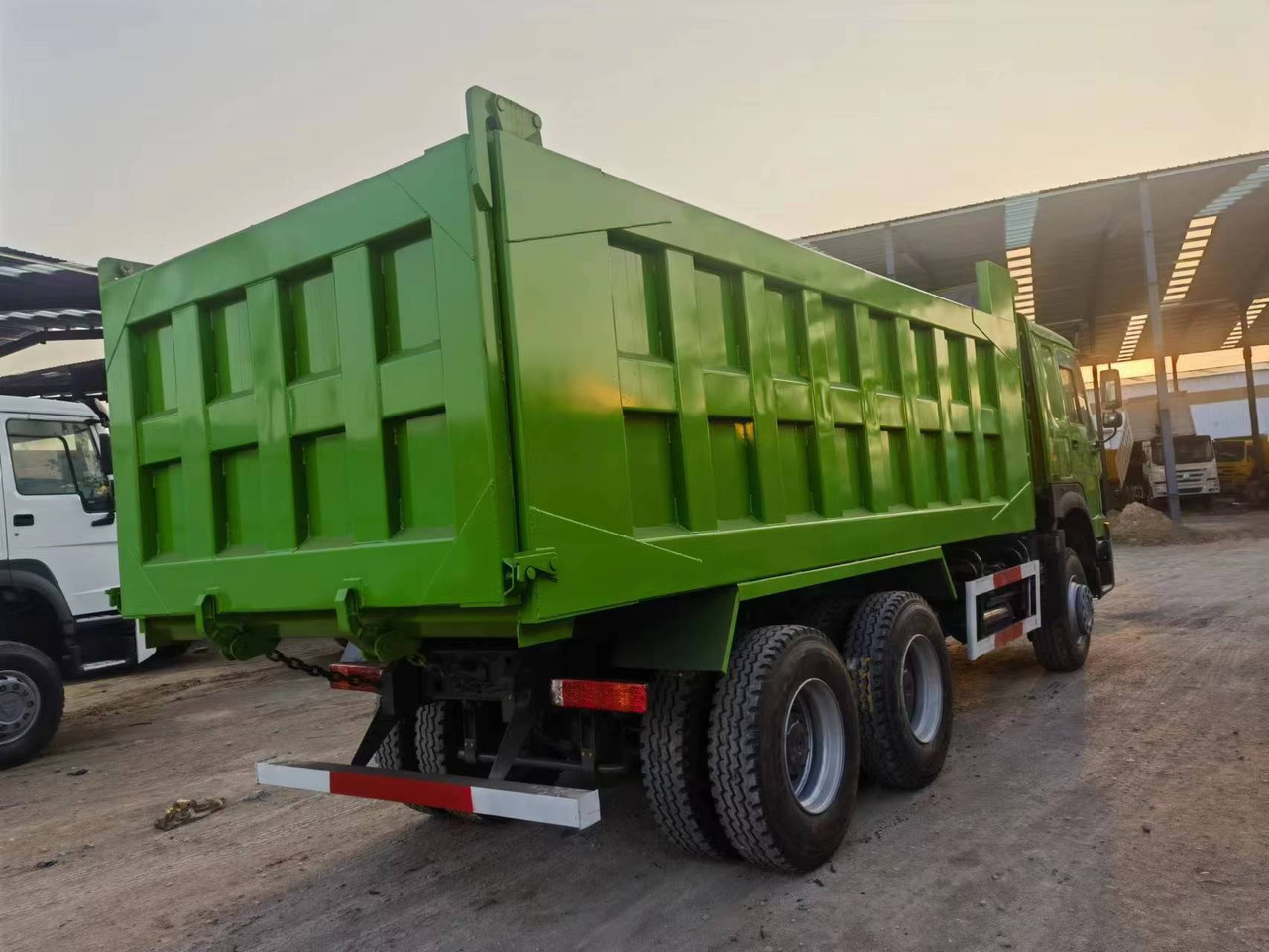 SINOTRUK HOWO 375hp 6X4 - Самосвал камион: снимка 5 SINOTRUK HOWO 375hp 6X4 - Самосвал камион: снимка 5