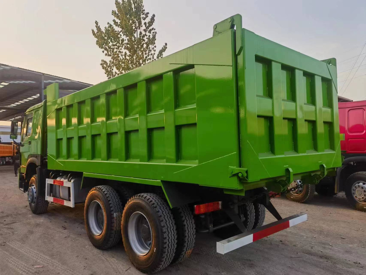 SINOTRUK HOWO 375hp 6X4 - Самосвал камион: снимка 3 SINOTRUK HOWO 375hp 6X4 - Самосвал камион: снимка 3