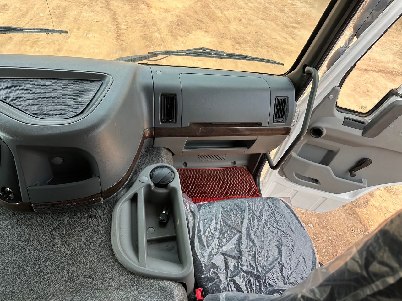 SINOTRUK HOWO Dump truck 371 6x4 - Самосвал камион: снимка 5 SINOTRUK HOWO Dump truck 371 6x4 - Самосвал камион: снимка 5