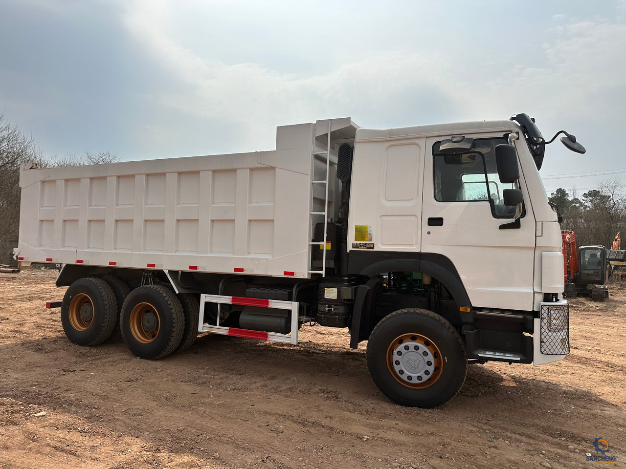 SINOTRUK HOWO Dump truck 371hp 6x4 - Самосвал камион: снимка 4 SINOTRUK HOWO Dump truck 371hp 6x4 - Самосвал камион: снимка 4