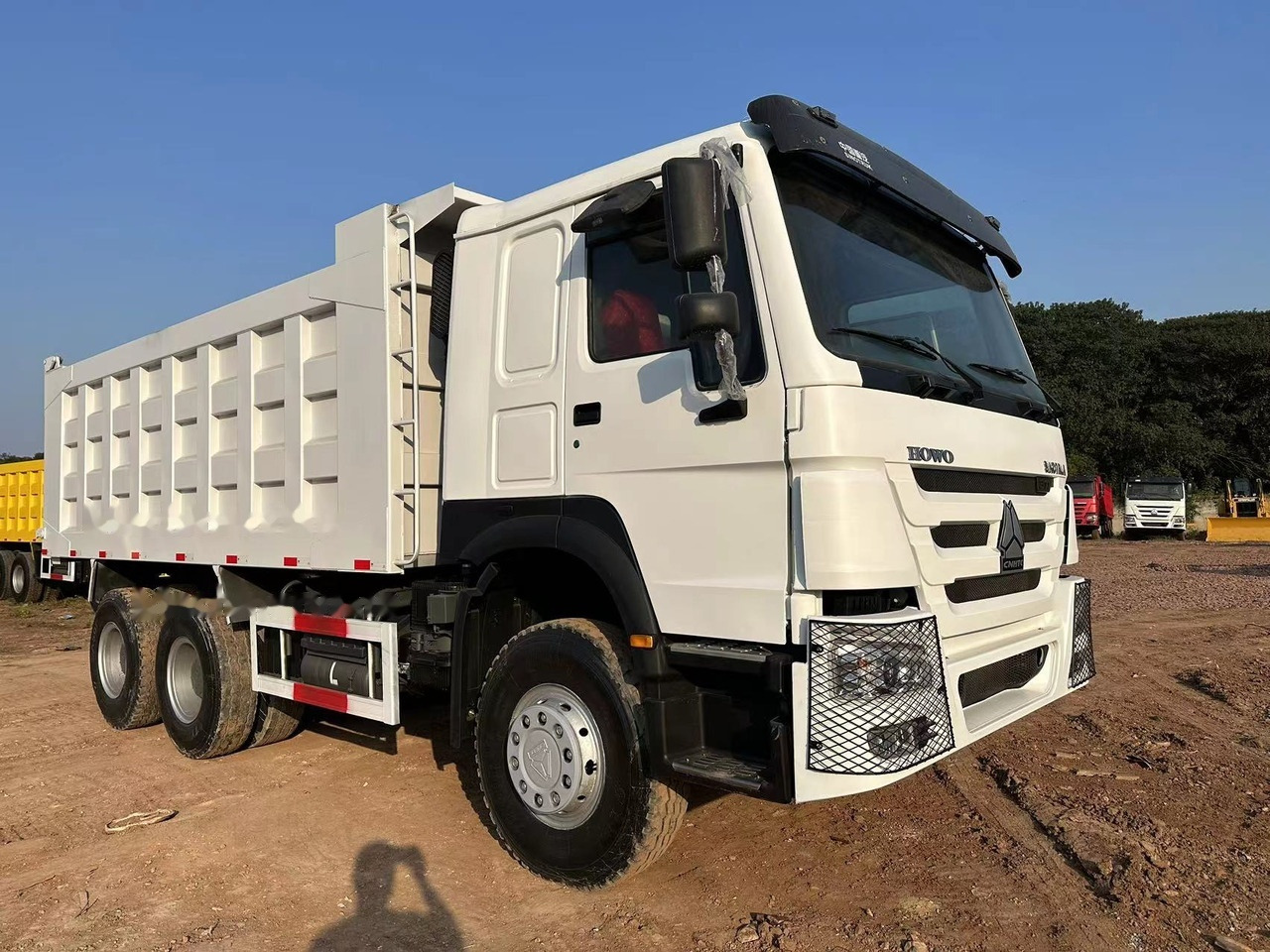 SINOTRUK HOWO HOWO 371 6x4 - Самосвал камион: снимка 2 SINOTRUK HOWO HOWO 371 6x4 - Самосвал камион: снимка 2
