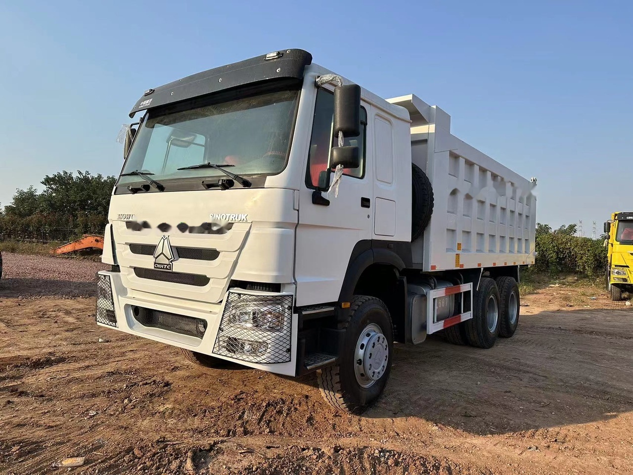 SINOTRUK HOWO HOWO 371 6x4 - Самосвал камион: снимка 2 SINOTRUK HOWO HOWO 371 6x4 - Самосвал камион: снимка 2