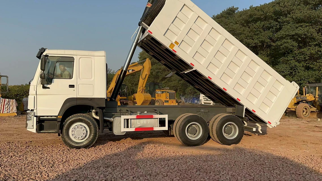 SINOTRUK HOWO HOWO 371 6x4 - Самосвал камион: снимка 4 SINOTRUK HOWO HOWO 371 6x4 - Самосвал камион: снимка 4