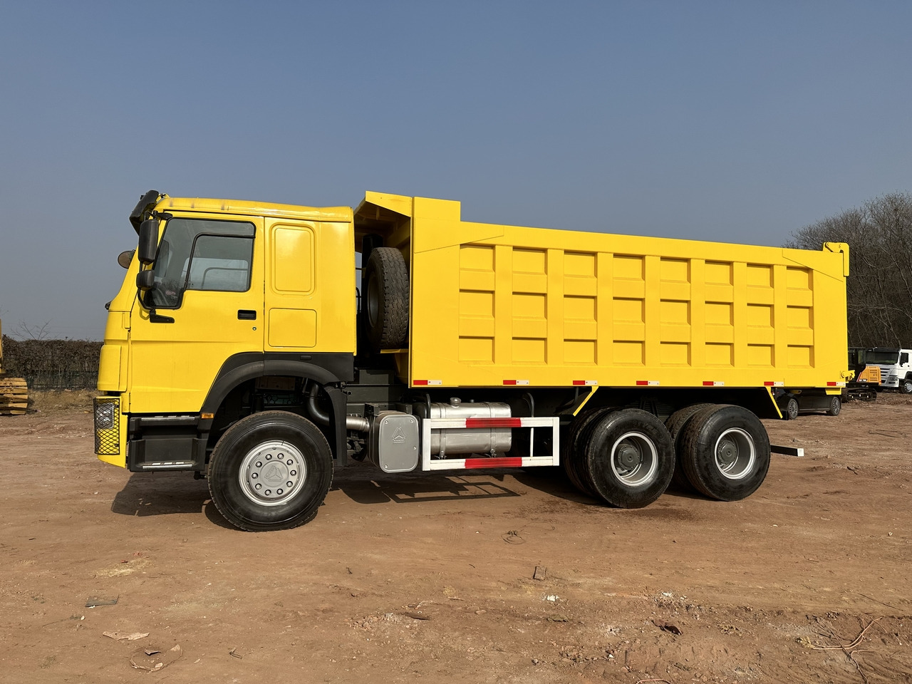 SINOTRUK Howo 6x4 Dump truck 371hp - Самосвал камион: снимка 3 SINOTRUK Howo 6x4 Dump truck 371hp - Самосвал камион: снимка 3