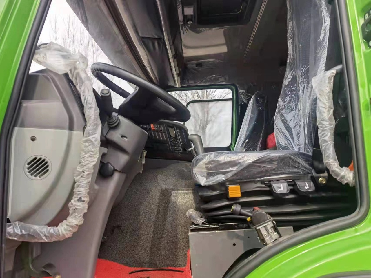 Самосвал камион За превоз на силоза SINOTRUK Howo Dump truck 371hp: снимка 7 Самосвал камион За превоз на силоза SINOTRUK Howo Dump truck 371hp: снимка 7