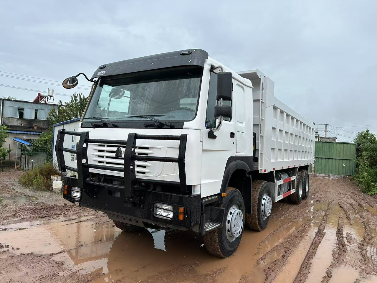 Sinotruk HOWO 371hp 8x4 - Самосвал камион: снимка 4 Sinotruk HOWO 371hp 8x4 - Самосвал камион: снимка 4