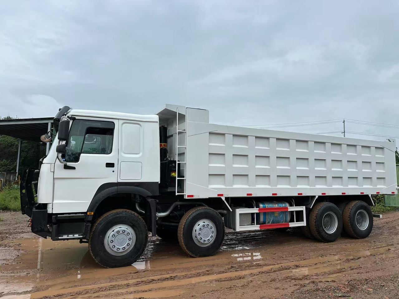 Sinotruk HOWO 371hp 8x4 - Самосвал камион: снимка 5 Sinotruk HOWO 371hp 8x4 - Самосвал камион: снимка 5
