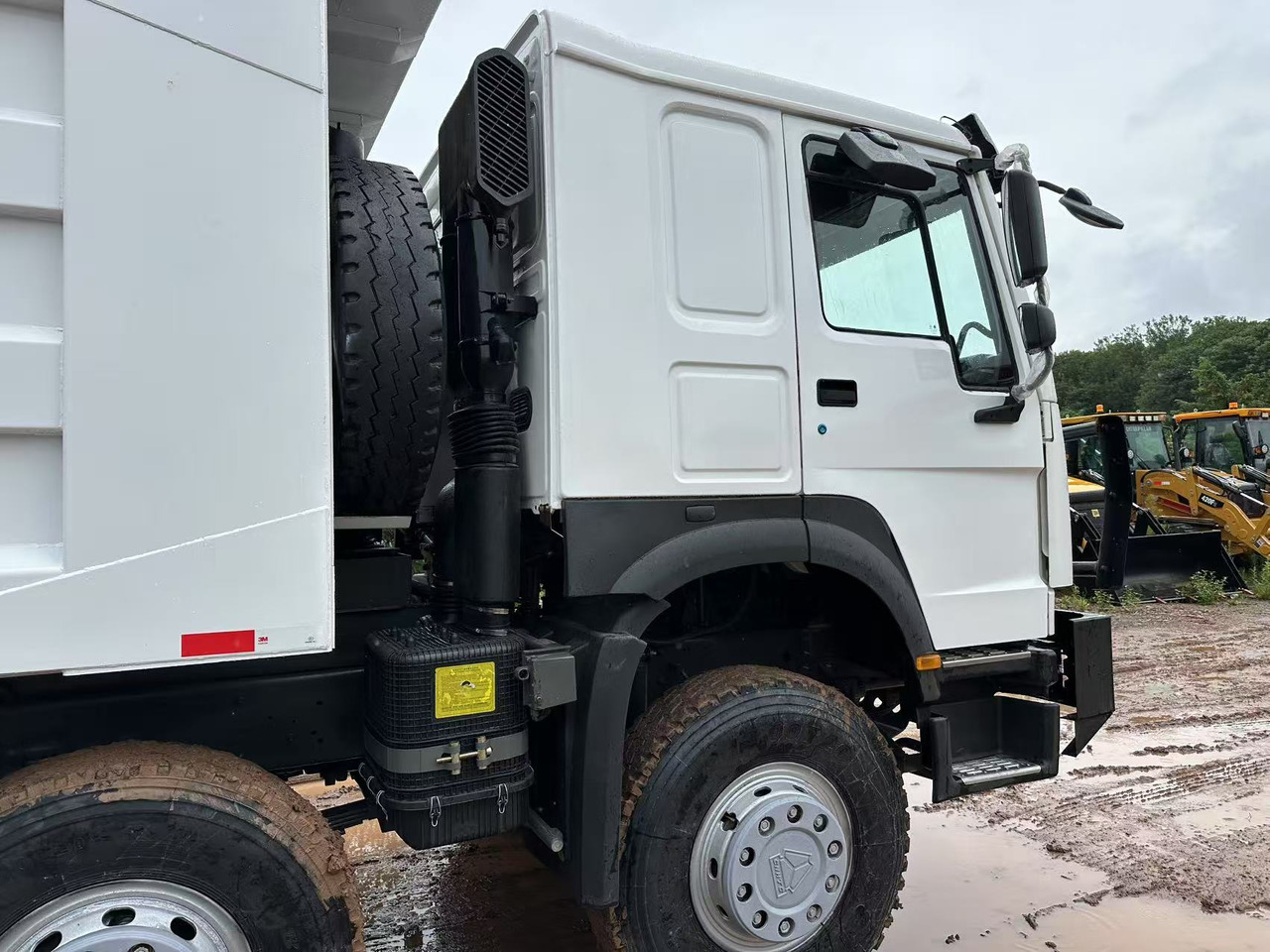 Sinotruk HOWO 371hp 8x4 tipper truck - Самосвал камион: снимка 5 Sinotruk HOWO 371hp 8x4 tipper truck - Самосвал камион: снимка 5