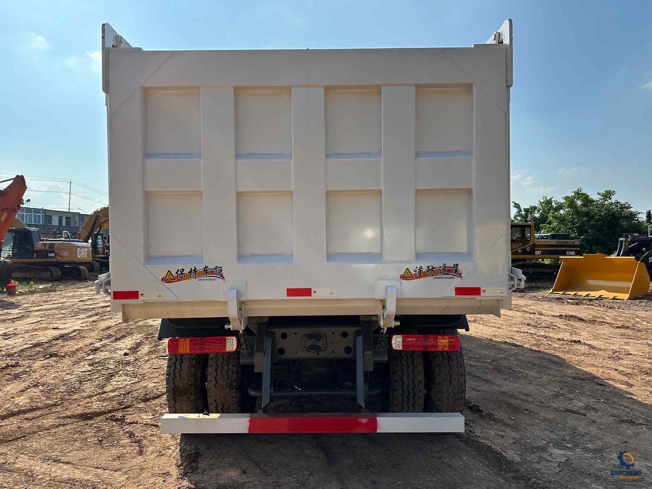 Sinotruk HOWO 400HP With Bumper 6X4 - Самосвал камион: снимка 5 Sinotruk HOWO 400HP With Bumper 6X4 - Самосвал камион: снимка 5