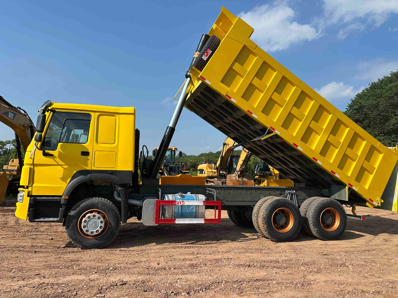 Sinotruk HOWO 400hp 6X4 - Самосвал камион: снимка 2 Sinotruk HOWO 400hp 6X4 - Самосвал камион: снимка 2