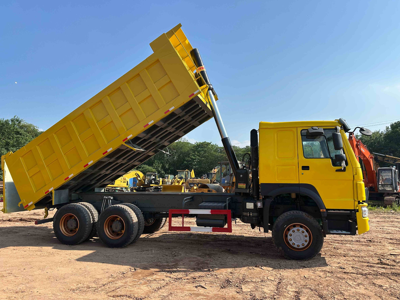 Sinotruk HOWO 400hp 6X4 - Самосвал камион: снимка 4 Sinotruk HOWO 400hp 6X4 - Самосвал камион: снимка 4