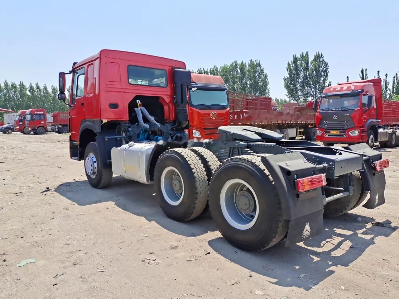 SINOTRUK Howo tractor unit 420 - Влекач: снимка 2 SINOTRUK Howo tractor unit 420 - Влекач: снимка 2