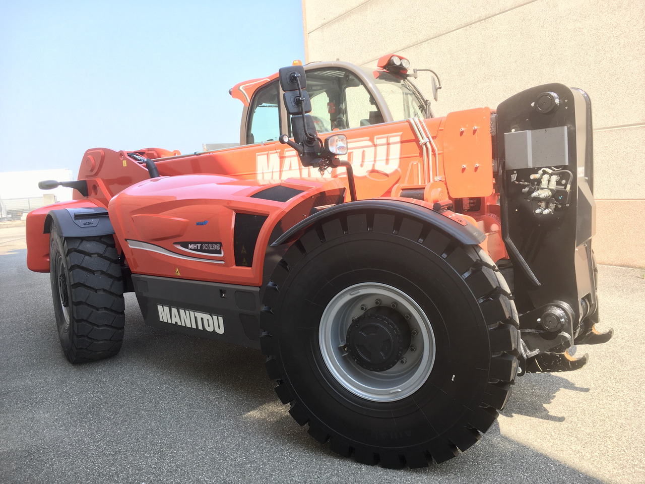 MANITOU MHT 10230 ST4 - 2018 - Телескопичен товарач: снимка 3 MANITOU MHT 10230 ST4 - 2018 - Телескопичен товарач: снимка 3