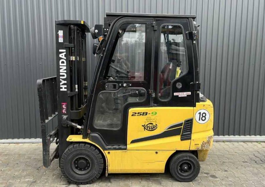 Hyundai 25B-9 - Електрокар: снимка 2 Hyundai 25B-9 - Електрокар: снимка 2