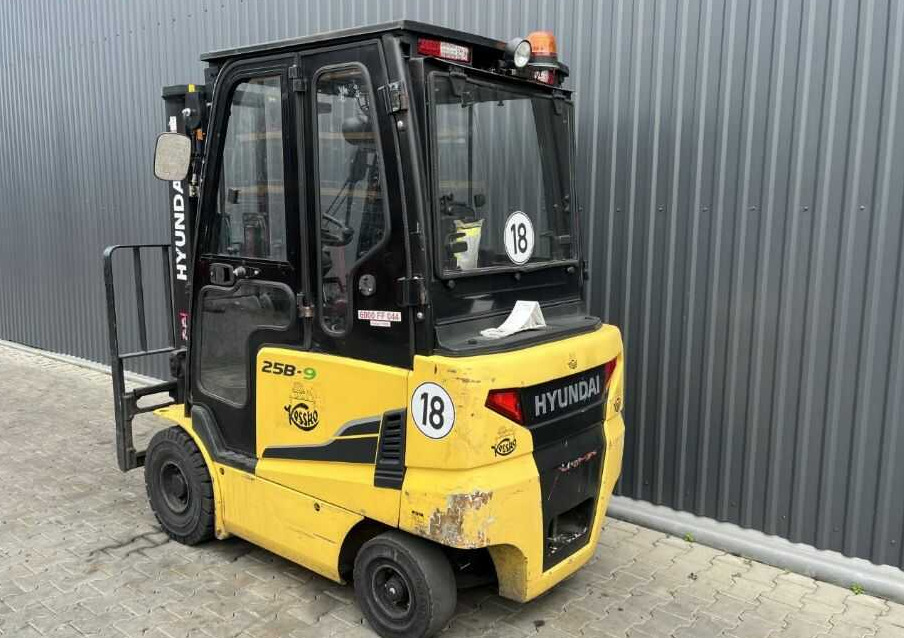 Hyundai 25B-9 - Електрокар: снимка 3 Hyundai 25B-9 - Електрокар: снимка 3