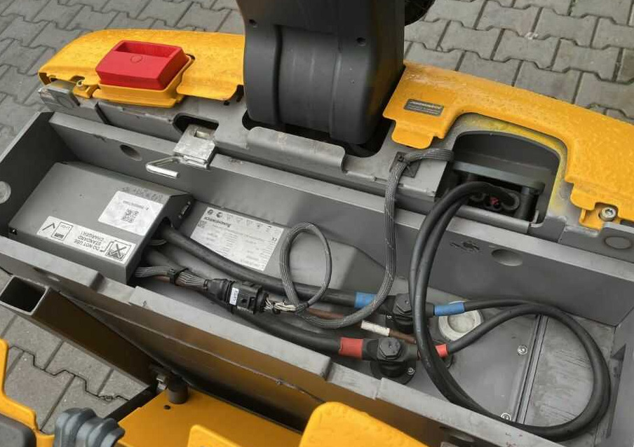 Jungheinrich EZS350 - Електрически влекач: снимка 5 Jungheinrich EZS350 - Електрически влекач: снимка 5