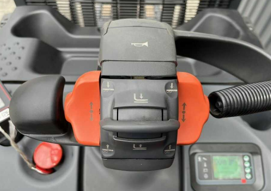 Стакер Linde D14SP: снимка 10