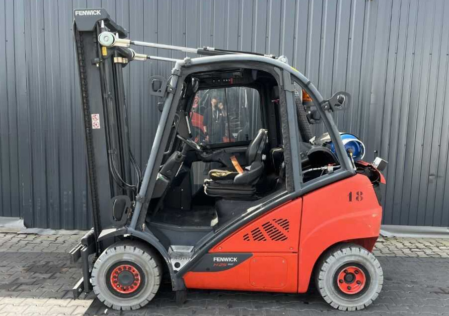 Linde H25T-02 - Газокар: снимка 2 Linde H25T-02 - Газокар: снимка 2